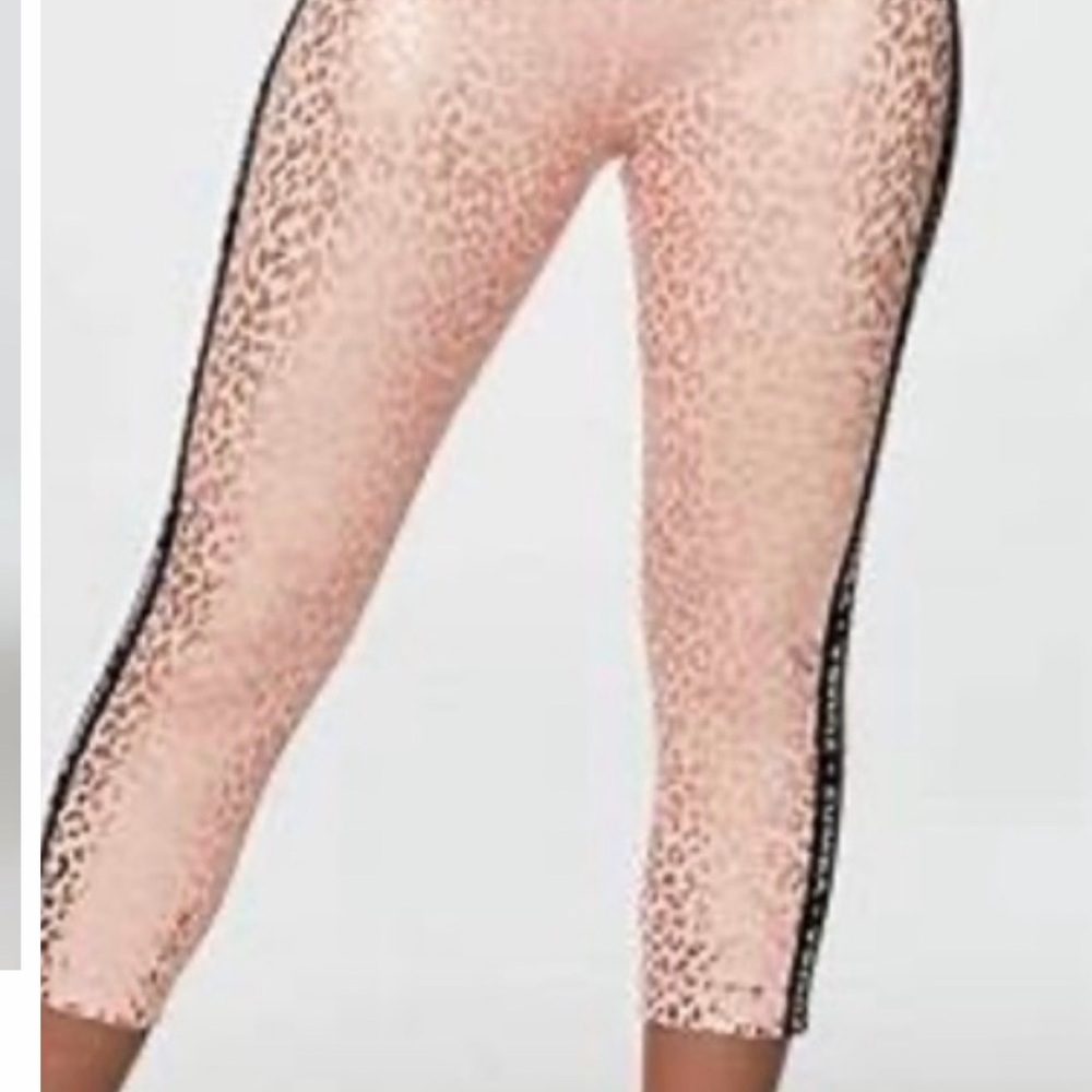 Zumba Fitness Pink Leopard Print Capris NWOT M